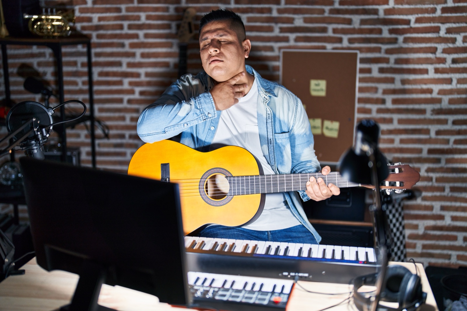 Hoe herstel je van overbelasting door gitaar spelen?